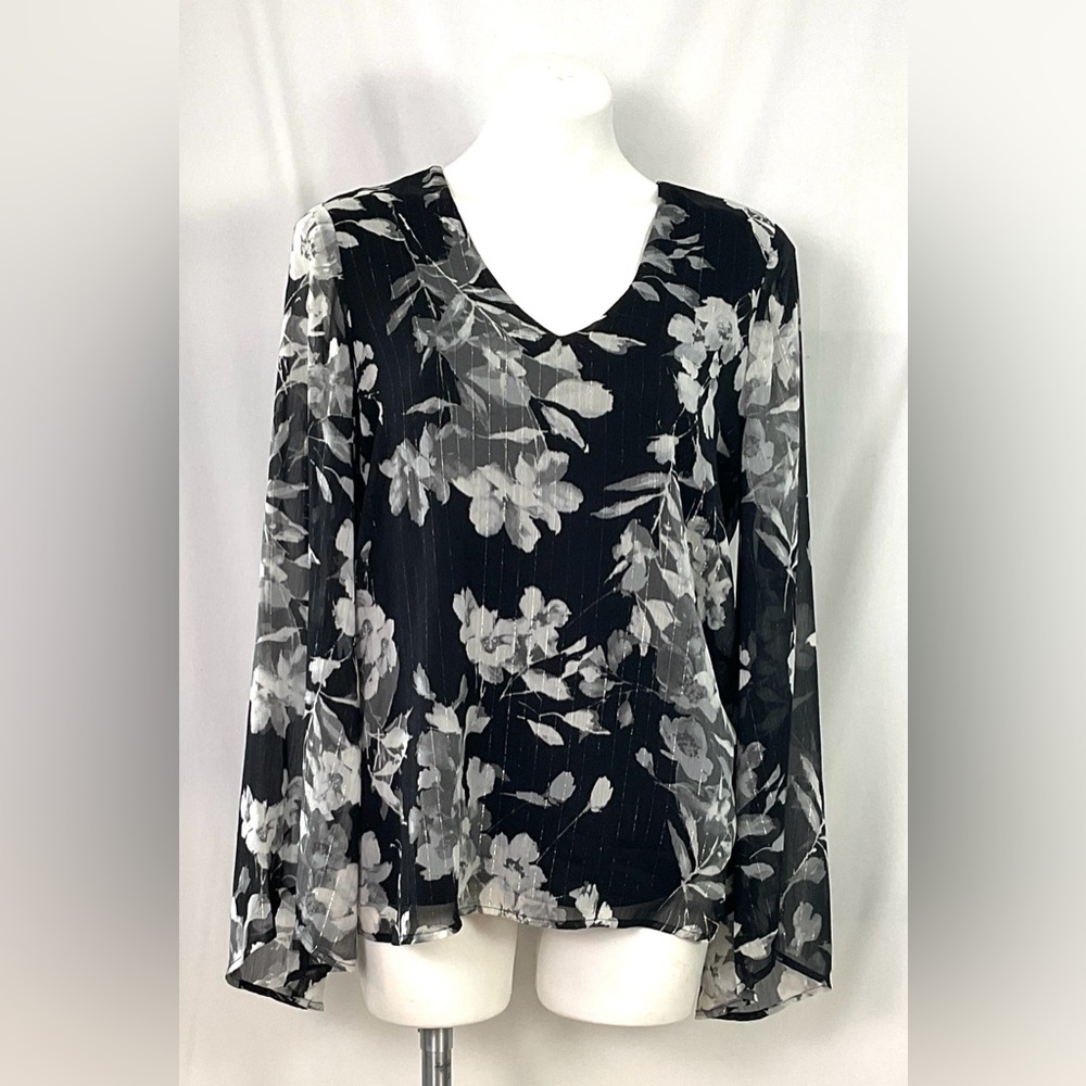 NWT-Karen Kane – chiffon, black, white and gray floral – touch of metallic –S-L